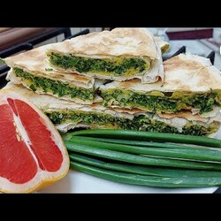 пирог ленивый с луком укропом на сковороде с лавашем