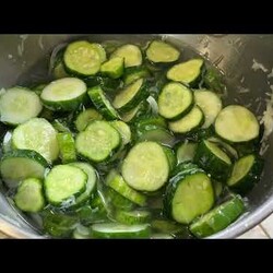 Все смешал и по банкам. Салат на зиму из любых огурцов без варки и стерилизации.