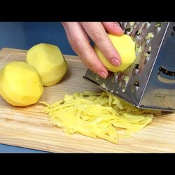 Даже остыть не успеет! Просто натрите 3 картофелины и немного колбасы! Вкусный рецепт картофеля