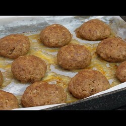 Котлеты в бумаге, мало кто так готовит, а зря!