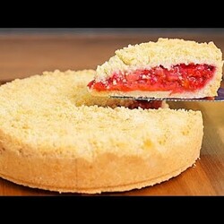 Проще и быстрее не бывает! Все смешать и в духовку! Очень вкусный насыпной пирог с ягодами!