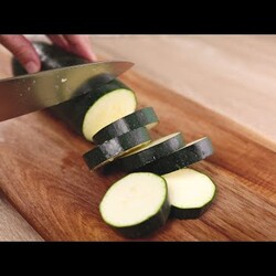 кабачки в кляре залитые тестом на сковороде