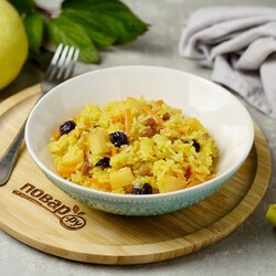 Постный плов с айвой