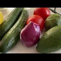 Легкий салат для всего организма будет вкусен и хорошо даже на праздник.