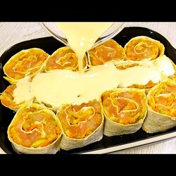 Особенно ВКУСНО со сметаной :) Заливаю - и в духовку! ЧУДО-ОБЕД для всей семьи!