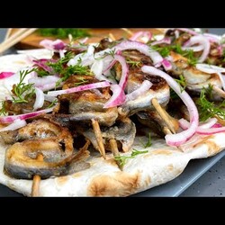 МОЙВУ покупаю чаще,чем другую рыбу - мариную,запекаю,а самый любимый РЕЦЕПТ - шашлыки "Как семечки"