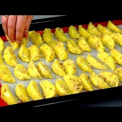 Постный Оливье 01:38 Постный майонез 02:22 Салат с запеченными овощами и консервированной кукурузой 03:54 Маринованный салат с брокколи 05:22 Салат «Витаминный» 06:34 Котлеты из овсянки 08:00 Капустные котлеты 09:42 Гарнир из капусты 11:00 Картофель