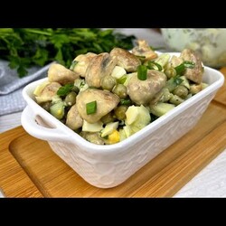 САЛАТ "Осенняя история", вроде бы простецкий РЕЦЕПТ,а салат такой ВКУСНЫЙ! И готовить всего 5 минут