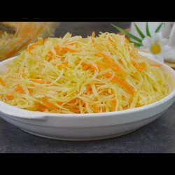 Удивила родных салатом из обычной капусты: чем проще еда, тем она вкуснее