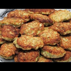 Кабачки вкуснее с мясом! Очень вкусные мясные котлеты из кабачков.
