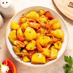 Картофель с морковью и перцем