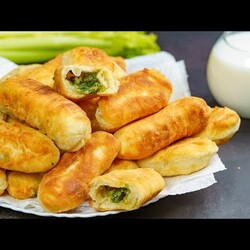 Мгновенные ПИРОЖКИ С ЗЕЛЕНЫМ ЛУКОМ ЛЮБИМЫЙ РЕЦЕПТ бездрожжевого теста на кефире!