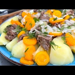 Мясо "по-башкирски",ВКУСНО! Рецепт взяла из кулинарной книги! А с  маринованным луком еще вкуснее)