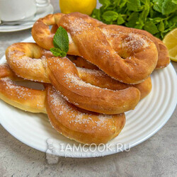 Булочки «Восьмёрки» с сахаром — рецепт с фото