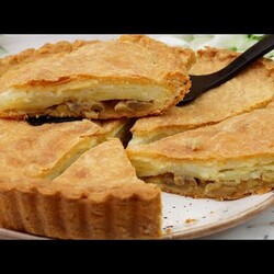 Тесто бесподобное, мой фаворит среди пирогов, меняю начинки и каждый раз новый вкус