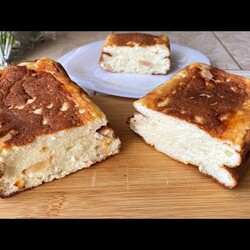 Творожная запеканка, вкуснейшая. Всё смешал и в духовку. Одного кусочка будет мало.