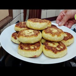 Больше никакой манки в сырники! НЕОПАДАЮЩИЕ сырники с СЮРПРИЗОМ - идеальный рецепт.