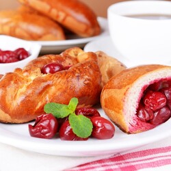 Пирожки с вишней - 15 отличных рецептов на любой вкус