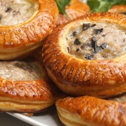 Слоеные пирожки "Гусарики"