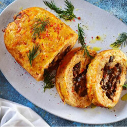 Куриный рулет с грибами и сыром