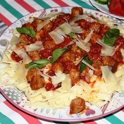 Крошечные фрикадельки с тальятелле