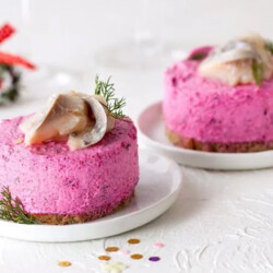 Свекольный чизкейк с сельдью