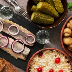 Закуски под беленькую: 13 беспроигрышных рецептов — читать на Gastronom.ru