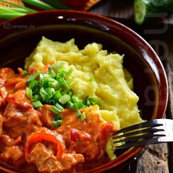 Паприкаш из курицы Венеры