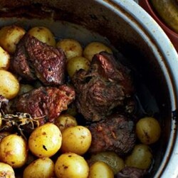 Самая вкусная тушеная говядина с картошкой и чесноком, пошаговый рецепт с фото