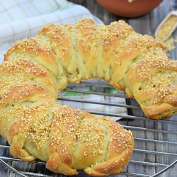 Пирог луковый с квашеной капустой