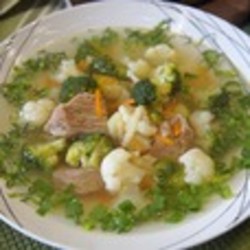 Суп с говядиной и брокколи