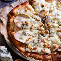 Пицца с грушей и горгонзолой Венеры