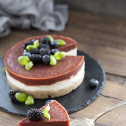 Клубничный поцелуй 130 г кешью замоч