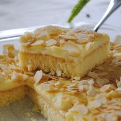 Простой молочный пирог к чаю