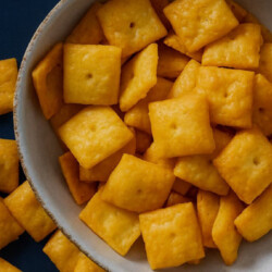 Сырные крекеры Горобец