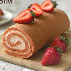 Клубничный(брусничный) рулет