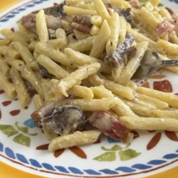 Паста с готовым мясом