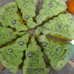 Пироженое елочки