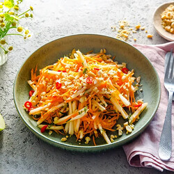 Салат с яблоком и морковью