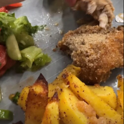 Куриные бедра с картофелем