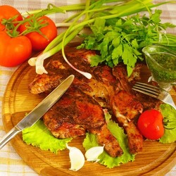 Цыпленок тапака №2 с зеленым соусом