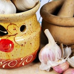 Необычные заготовки и приправы из чеснока. Рецепты с фото