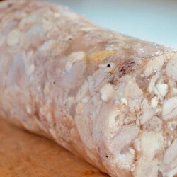 "Куриный рулет в бутылке" Ингредиенты: Курица — 1... | Интересный контент в группе ВОЗЬМИ И СДЕЛАЙ! Вкусные рецепты