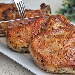 Рецепт сочных свиных стейков на кости с начинкой! Очень легко