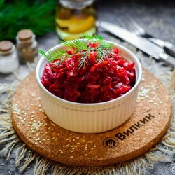 Салат из свеклы «Пальчики оближешь» - рецепт с фото пошагово