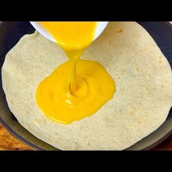 Просто вылейте 2 Яйца на лаваш и результат будет потрясающий! Вкуснее, чем пицца!