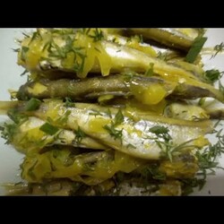 Мойва по "Мурмански". тушеная с луком. Готовить это блюдо очень быстро, а получается вкусное и полезное блюдо.