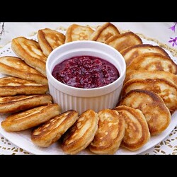 Нежные оладьи на кефире с яблоками!Мягкие яблочные оладьи! Пышные оладушки с яблочным припеком