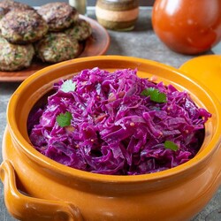 Тушеная красная капуста по-немецки тушит 30-60 мин