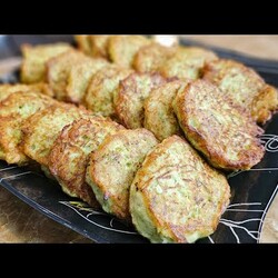 пышные оладьи из кабачков. сок не отжимает